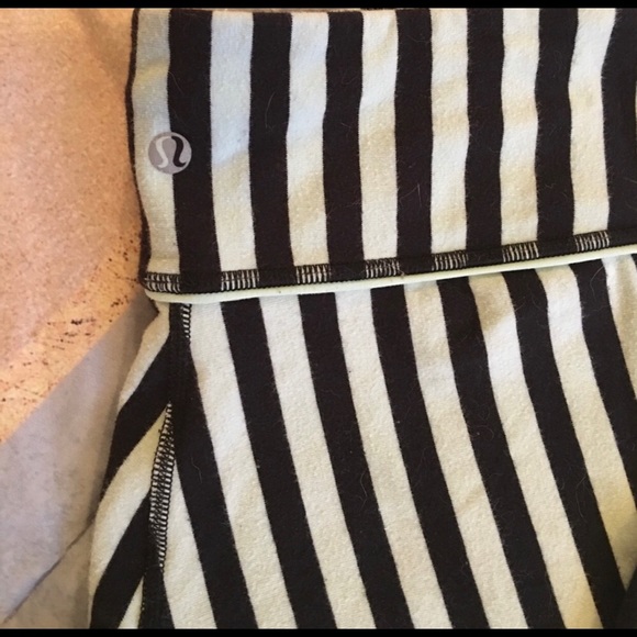 ❌SOLD❌ 🍋 Lululemon 🍋 Full length tights - Picture 2 of 2